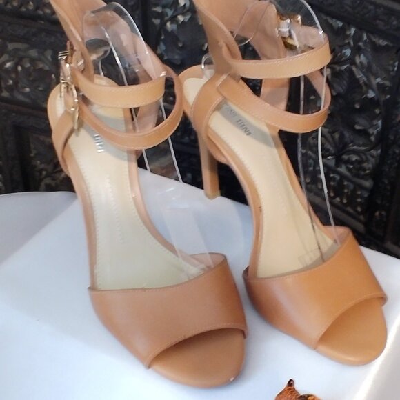 Womens Gianni Bini Tan Sandals Size 10 - Picture 2 of 8